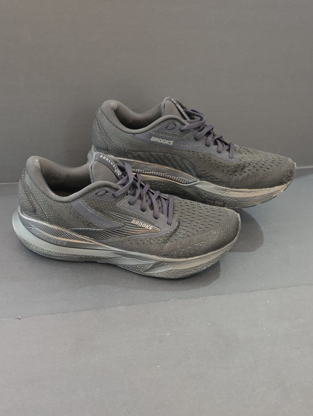 Brooks Adrenaline GTS 24 Women's Black  Running Shoes Size 11 2E Wide
